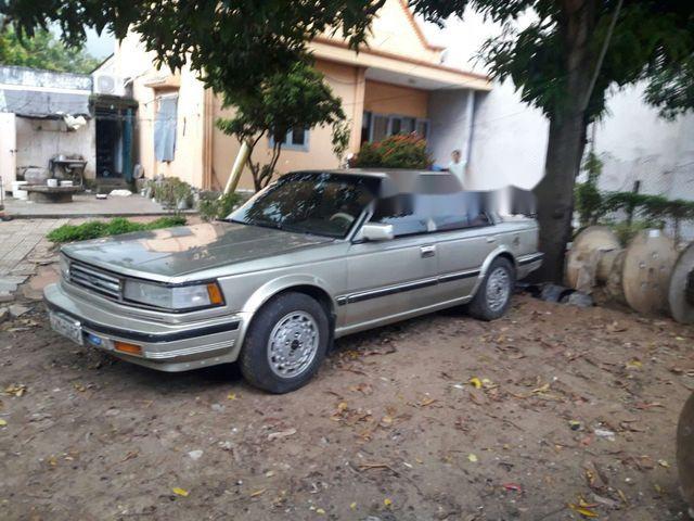 Cần bán gấp Nissan Maxima sản xuất năm 1986, màu bạc xe gia đình