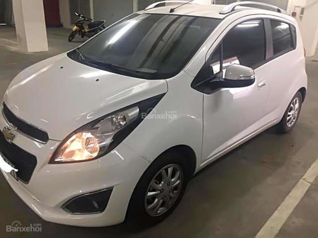 Chính chủ bán Chevrolet Spark LTZ 1.0 AT Zest đời 2015, màu trắng