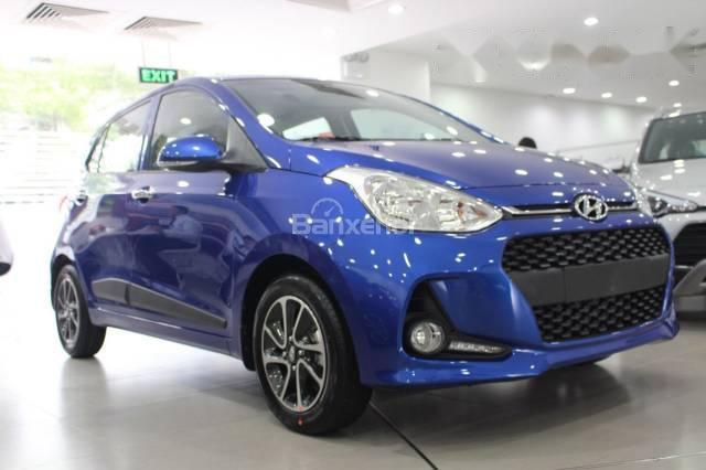 Bán xe Hyundai Grand i10 giá rẻ, màu xanh lam, nhập khẩu nguyên chiếc