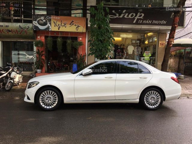 Cần bán chiếc Mercedes C250 2016, màu trắng