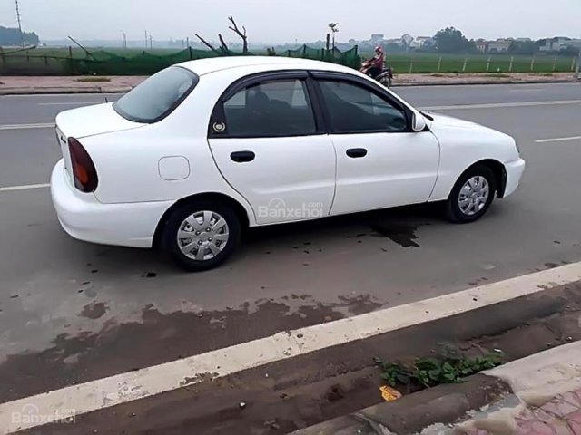 Cần bán Daewoo Lanos năm sản xuất 2001, màu trắng