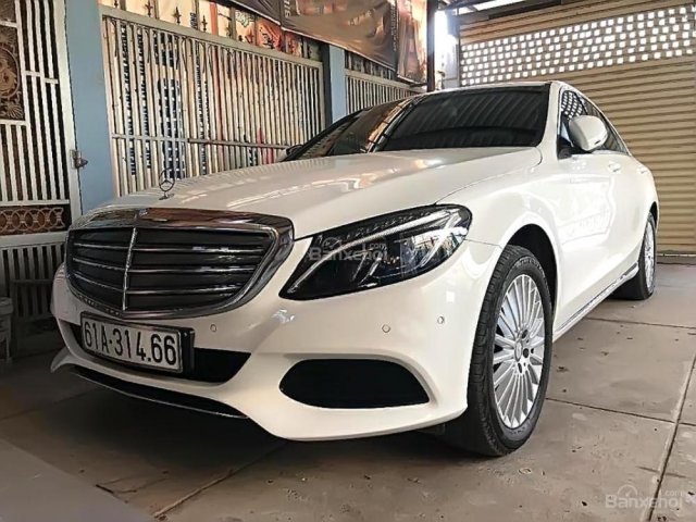 Bán Mercedes C250 2016, màu trắng