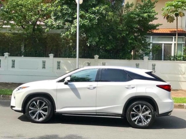 Cần bán xe Lexus RX350 2016, màu trắng cực đẹp