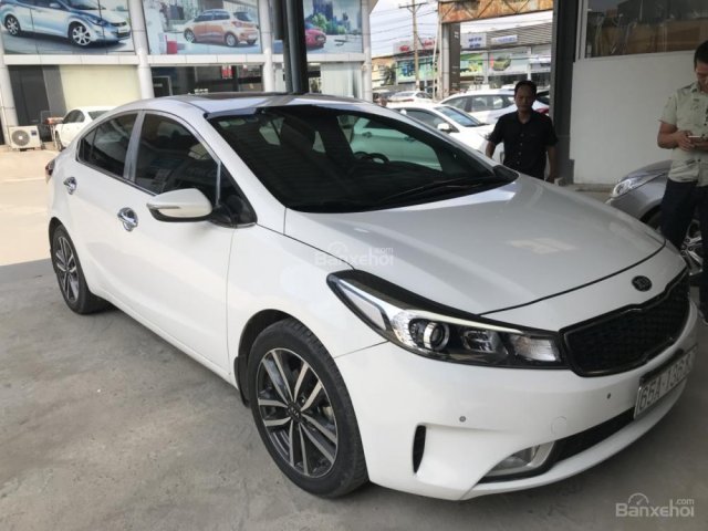 Bán Kia Cerato 1.6AT màu trắng, số tự động, sản xuất 2016, đi 32000km