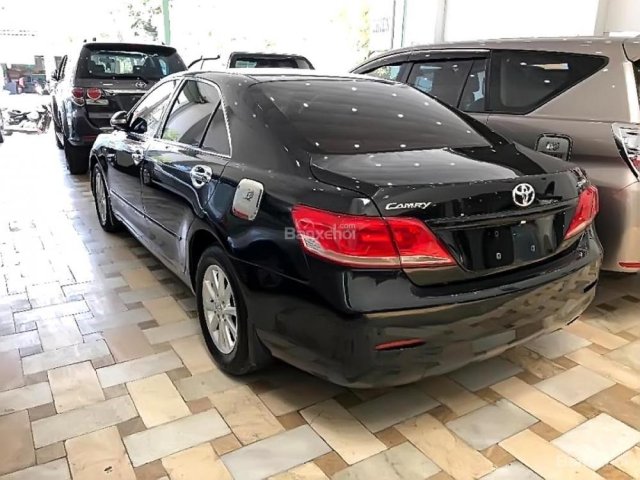 Cần bán lại xe Toyota Camry 2.4G đời 2010, màu đen xe gia đình, giá 690tr