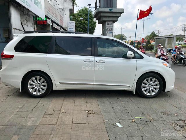 Bán ô tô Toyota Sienna đời 2013, màu trắng, nhập khẩu nguyên chiếc