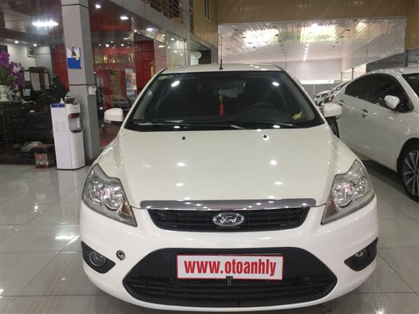 Cần bán Ford Focus năm 2011, màu trắng, giá tốt