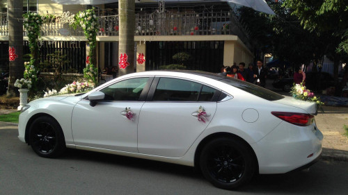 Cần bán lại xe Mazda 6 2.0 AT năm sản xuất 2015, màu trắng, 739tr