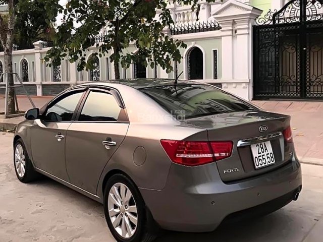 Cần bán Kia Forte đời 2011, màu xám số tự động