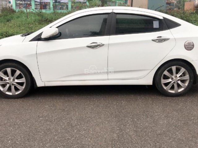 Bán Hyundai Accent Blu sản xuất 2015, màu trắng, nhập khẩu nguyên chiếc giá cạnh tranh