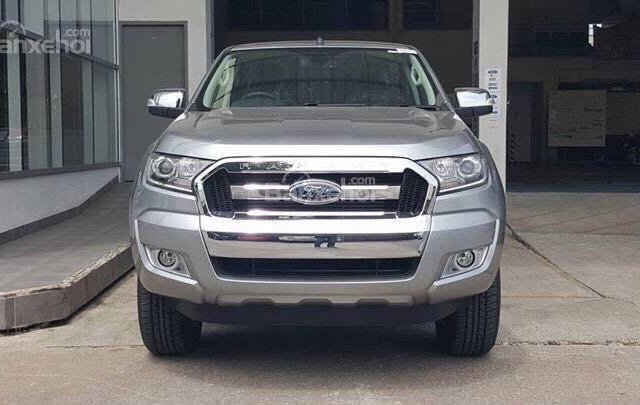 Bán Ford Ranger XLT 2.2MT 2 cầu mới 100% năm 2018, màu bạc, giá tốt. L/H 090.778.2222