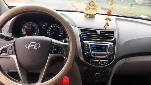 Bán Hyundai Accent AT năm sản xuất 2015, màu trắng