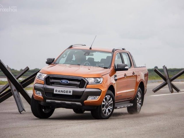 Bán Ford Ranger Wildtrak 3.2 2 cầu số tự động, màu cam, mới 100%, hỗ trợ trả góp, giá cạnh tranh