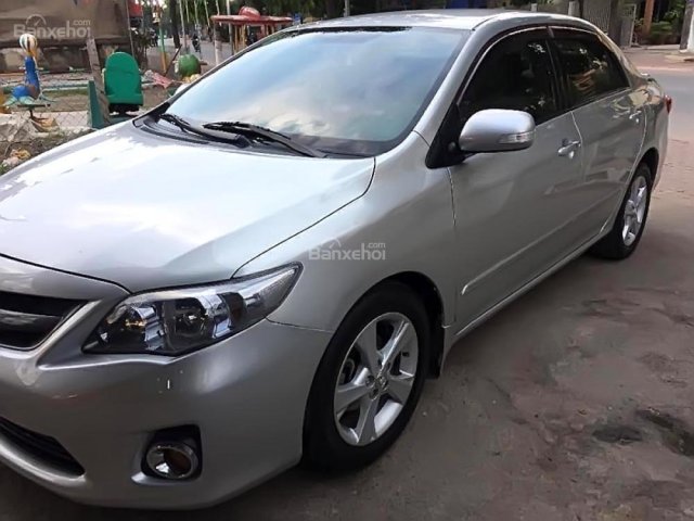 Cần bán Toyota Corolla altis 2010, màu bạc chính chủ, giá tốt