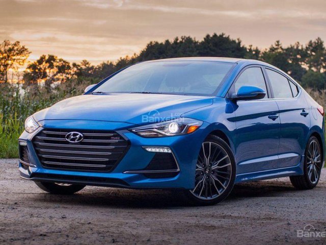 Cần bán Hyundai Elantra năm sản xuất 2018, màu xanh lam, nhập khẩu nguyên chiếc