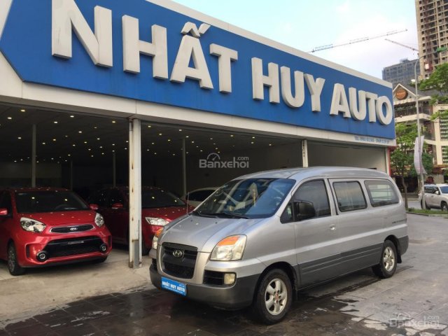 Bán Hyundai Starex năm sản xuất 2004, màu bạc, nhập khẩu nguyên chiếc, giá cạnh tranh