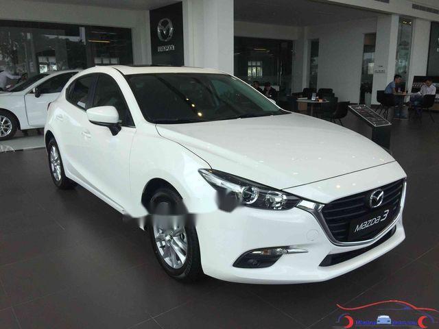 Bán xe Mazda 3 Facelift 1.5AT sản xuất năm 2018, màu trắng, giá chỉ 689 triệu