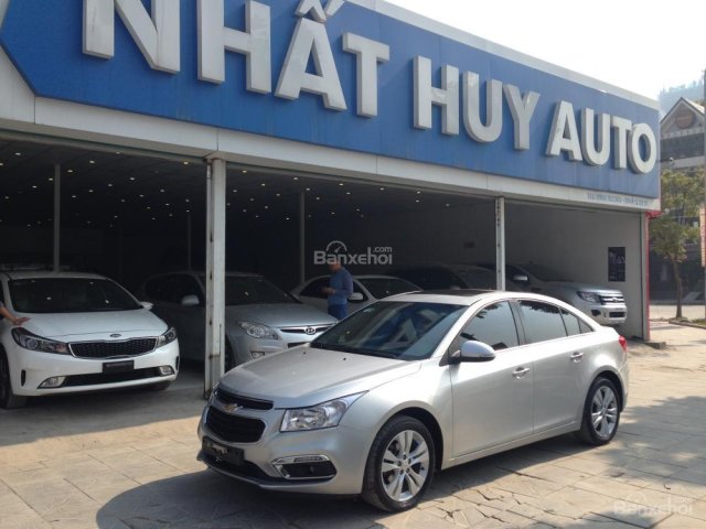 Bán xe Chevrolet Cruze LTZ năm sản xuất 2015, màu bạc, giá cạnh tranh, giao xe nhanh