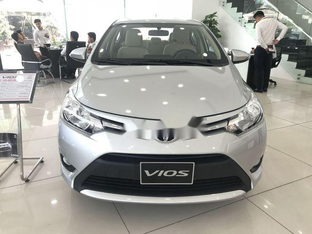 Bán xe Toyota Vios 1.5E CVT đời 2018, màu bạc