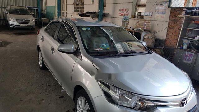 Cần bán gấp Toyota Vios sản xuất năm 2016, màu bạc chính chủ