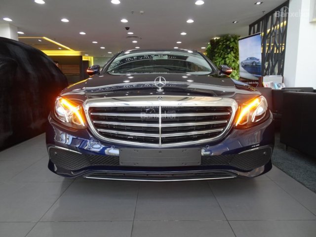 Bán Mercedes-Benz E200 New Model 2020 - KM 50% TTB - Hỗ trợ bank 80% - Ưu đãi tốt trong tháng