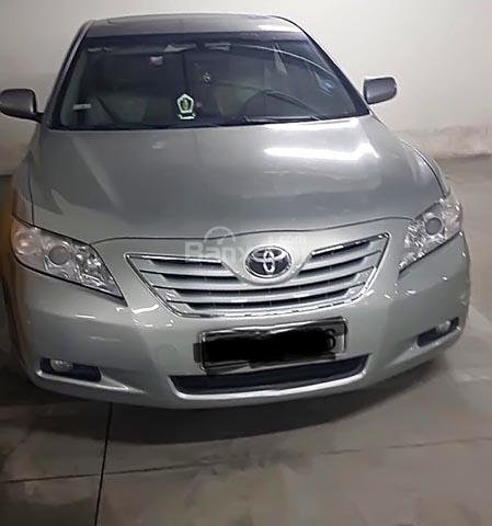 Cần bán gấp Toyota Camry đời 2008, màu bạc, nhập khẩu nguyên chiếc xe gia đình, 580tr