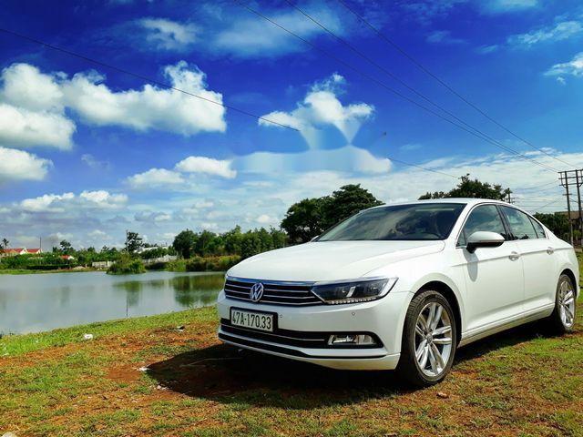 Bán xe Volkswagen Passat 2017, màu trắng, nhập khẩu nguyên chiếc như mới0