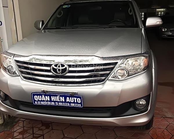 Cần bán gấp Toyota Fortuner 2.7V 4x2 AT năm sản xuất 2012, màu bạc, giá tốt