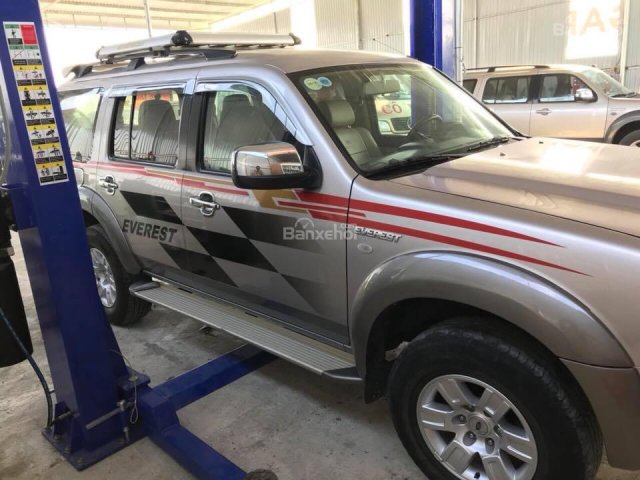 Bán xe Ford everest full option giá 460 triệu. Liên hệ 0964379777 gặp Hưng