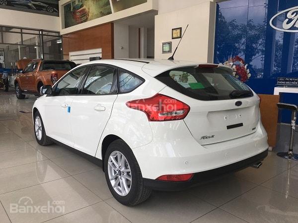 Bán Focus 1.5 Ecoboost Trend Hatchback màu trắng mới 100%, giá cạnh trạnh. L/H 0907782222