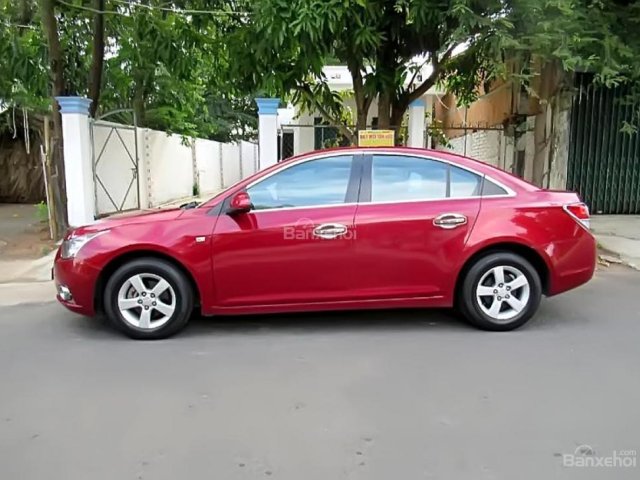 Cần bán gấp Chevrolet Cruze năm 2010, màu đỏ, 296 triệu