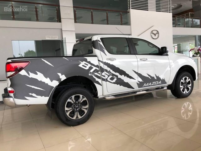 Bán xe ô tô bán tải Mazda BT 50, 2 cầu, giá tốt