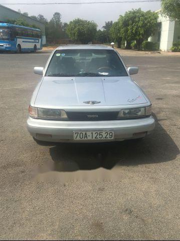 Cần bán xe Toyota Camry sản xuất 1988, màu bạc, giá 109tr