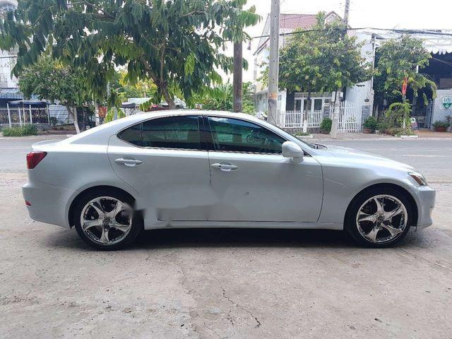 Cần bán gấp Lexus IS 250 sản xuất 2005, màu bạc xe gia đình, giá chỉ 645 triệu