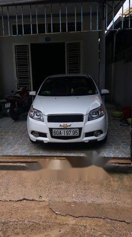 Bán Chevrolet Aveo sản xuất 2015, màu trắng ít sử dụng, giá chỉ 290 triệu