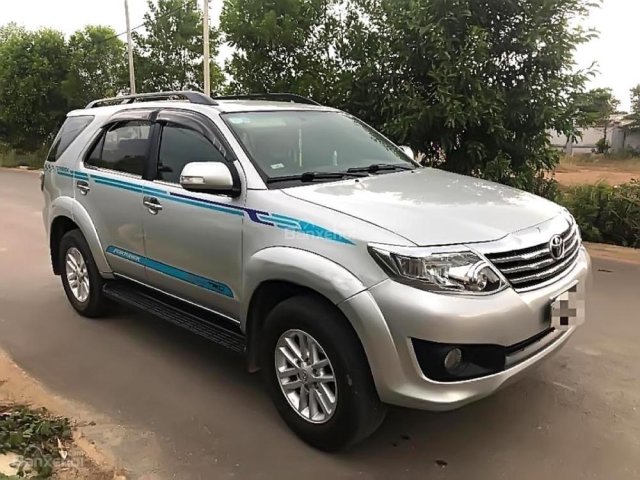 Bán ô tô Toyota Fortuner 2.5G 2012, màu bạc xe gia đình, 716 triệu