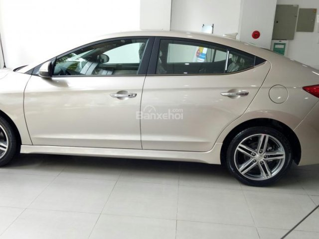 Bán Hyundai Elantra Sport giao ngay, hỗ trợ ngân hàng 90%