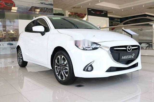 Cần bán Mazda 2 sản xuất 2018, màu trắng, giá 569tr