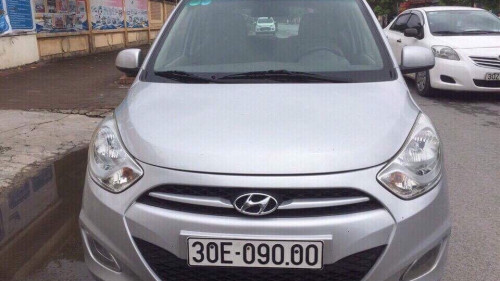 Cần bán gấp Hyundai i10 MT 2013, màu bạc, xe nhập