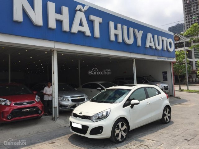 Bán Kia Rio sản xuất năm 2012, màu trắng, nhập khẩu nguyên chiếc, giá tốt, thủ tục nhanh chóng