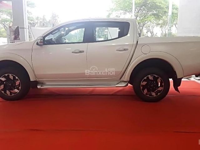 Bán Mitsubishi Triton 4x4 AT Mivec năm 2017, màu trắng, nhập khẩu 