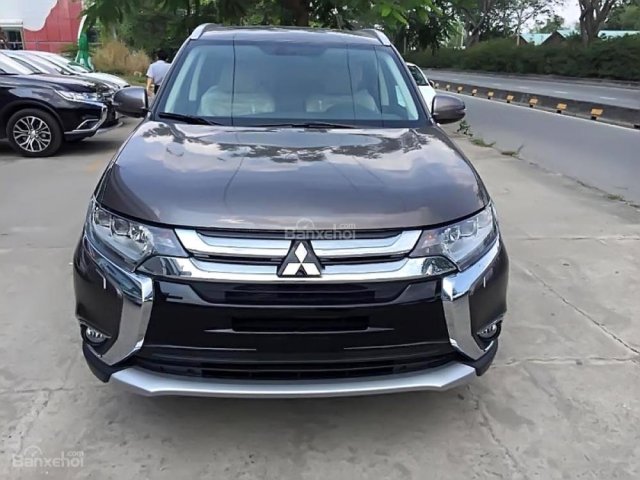 Bán Mitsubishi Outlander 2.4 CVT Premium đời 2018, màu nâu