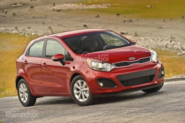 Cần bán Kia Rio Hatchback đời 2012, màu đỏ, số tự động, BS TP. HCM, xe nhập