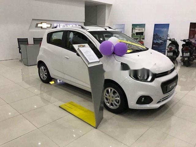 Bán xe Chevrolet Spark 2018, màu trắng, giá tốt