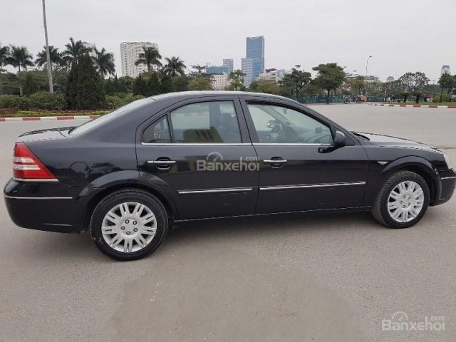 Cần bán Ford Mondeo năm 2005, màu đen, nhập khẩu nguyên chiếc