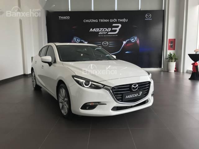 Bán Mazda 3 Hatchback màu trắng, có tặng bảo hiểm, hỗ trợ tư vấn ngân hàng trả trước từ 10%, LH 09071488490