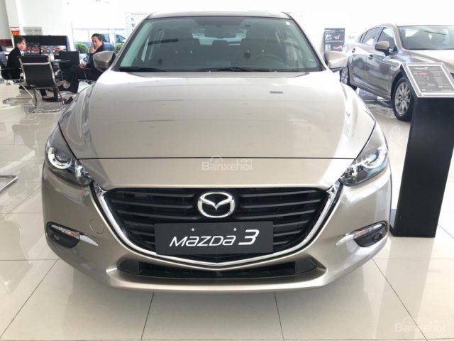 Bán Mazda 3 Hatchback màu vàng đồng, tặng bảo hiểm thân xe, giao xe tận nơi, trả trước 188 triệu. LH Nhung 09071488490