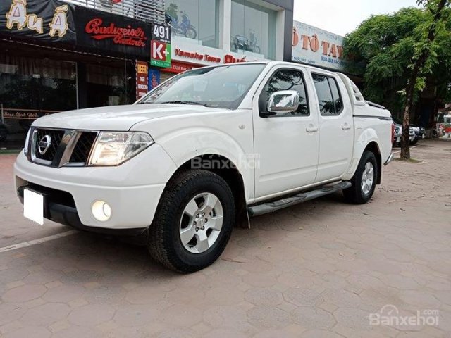 Cần bán gấp xe Nissan Navara 2.5AT 2015 (2 cầu), màu trắng