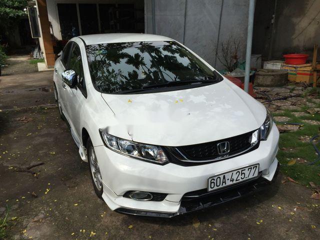 Cần bán gấp Honda Civic 1.8 năm sản xuất 2016, màu trắng, giá 690tr