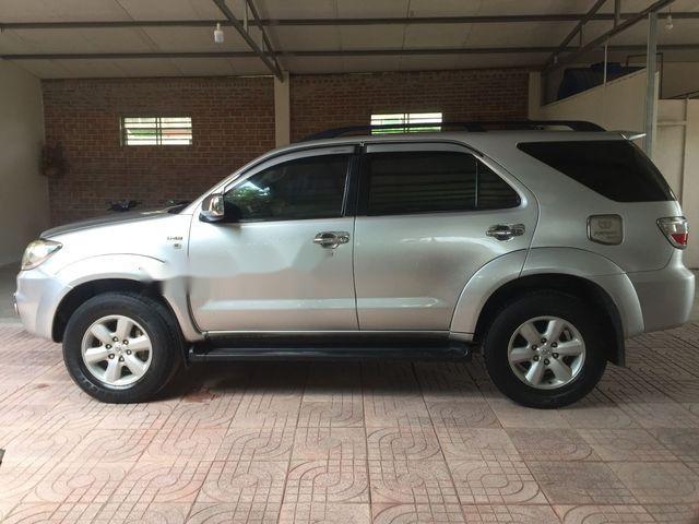 Bán xe Toyota Fortuner sản xuất năm 2009, màu bạc, 595 triệu